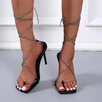 През лятото на 2022 нови дамски сандали мода Черен Кристал каишка на глезена дантела и с отворени пръсти, тънки високи токчета токчета дантела Дамски обувки