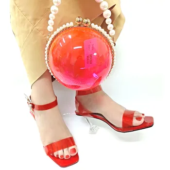 Ново Записване, Италиански Дизайнерски Модни Дамски Обувки Червен Цвят в Жемчужном Стил и чанта С моделиране Знаменца